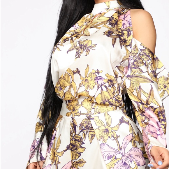 CREAM & FLORAL 2 PIECE - Picture 2 of 8